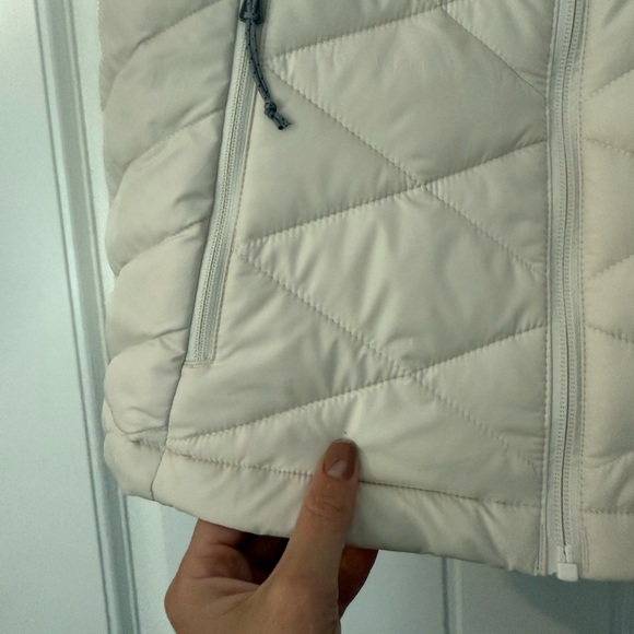 SOLD Columbia Women's Heavenly Omni-Heat Vest - Picture 5 of 6